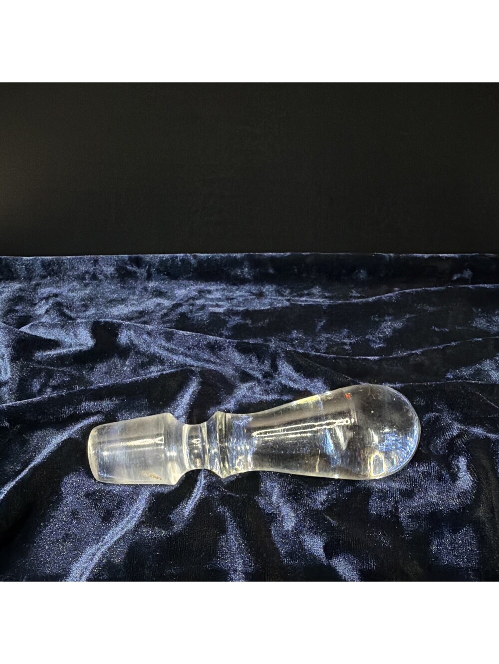 Clear glass decanter bottle stopper